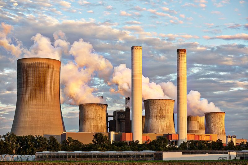 File:Air-air-pollution-chimney-459728.jpg
